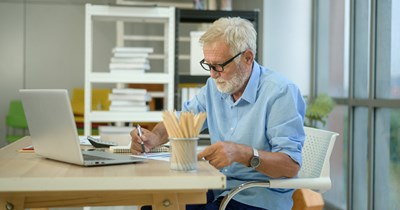 Employee confesses a major blunder, boss reacts playing music calmly, and sparks conversation about what good leadership looks like: 'This was an oddly wholesome workplace moment'