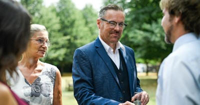 Entitled niece disinvites uncle to her wedding after warning her about HOA policies regarding the extension she built on her house: '27 years of showing up and giving presents, but I’m not allowed at the ceremony' 