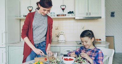 Stepmom criticizes mom of 10 and 11-year-old for cooking food with frozen vegetables, gets offended when she tells her they prefer her food: 'I feed my kids a variety of things'