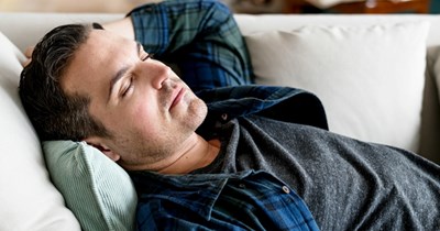 35-year-old with $225k savings pays $100 monthly to live with parents, gets offended when brother tells him to backpay rent: 'He's lived at home since graduating high school'