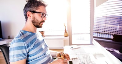 Job seeker accepts 'fully remote' job, gets told they have to be in the office 3 days a week during their induction: 'This team has been hybrid for a while now'