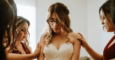 Bride's friend goes MIA while making her wedding dress and reappears with the finished gown 1 week before wedding, meanwhile the bride had already found her dream dress, 'I'm pretty sure she noticed that I wasn't wearing the dress she made me'