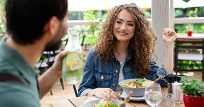 15+ Dinner dates that ended after people spotted red flags