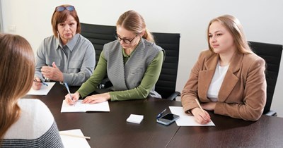 HR department admits they receive 2000 job applications for one position, and don't look at any of them: 'AI sorts through them, and then they just go based off intuition.'