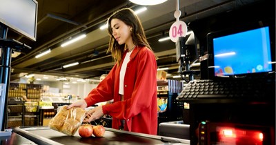 Grocery store boss piles work on 19-year-old employee, drags them in the group chat when they can't finish everything