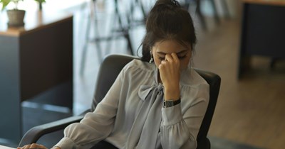 Woman completes 4 rounds of interviews before learning company already chose internal hire, realizes she was only there to “validate” the promotion: ‘I was never a real candidate. I was a prop in their internal politics.’