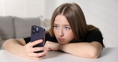 Single mom makes her 16-year-old pay back her own overdraft fees after catching her on a TikTok spending spree: '[She's] expecting me to waive a magic wand and pay if off'