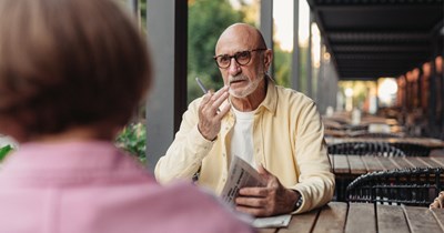 Dad gives his table to a polite couple instead of the entitled guy rushing him and his daughter out of a busy restaurant: 'Don’t worry we won’t rush'