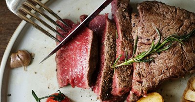 Employee calls out coworker's bad table manners in front of a client, coworker reports them to HR for discrimination: 'They would hold their fork in their hand like a fist and could not cut their steak properly using a knife.'