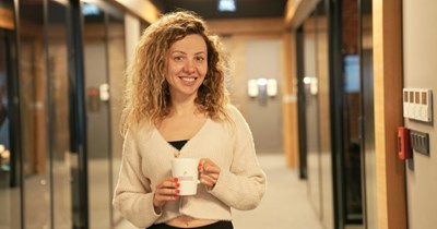 Coworker constantly expects employee to cover for her lateness, manager starts getting suspicious: 'I panicked'