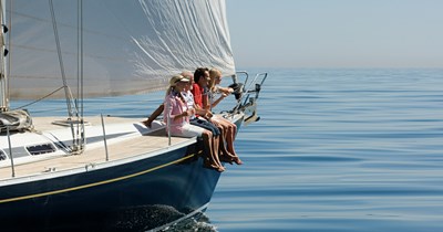 Couple wakes up at 5am for a full-day lake trip, mother-in-law shows up late with her dog, demands to leave after two hours, and costs them hundreds of dollars in wasted rental time: 'She's invited to absolutely nothing again'