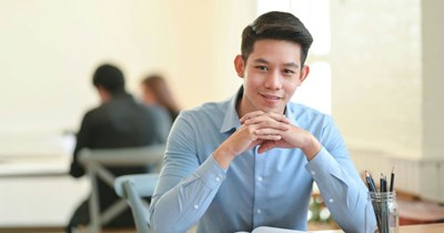 23-year-old considers leaving $100K job for a 2 year program where he'll make 50K for 5 years after he graduates: '[The 2nd] option sounds like a scam.'