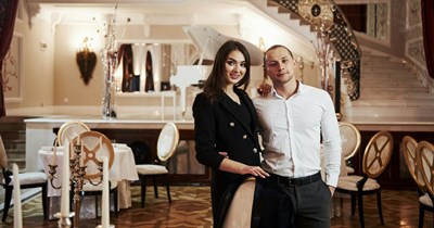 32-year-old couple making $500K per year claims they're living paycheck to paycheck, despite maxing out their retirement accounts: 'It feels like we’re barely getting by each month.'