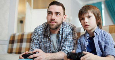 Mom criticizes ex-husband for playing Fortnite with their 10-year-old son while she has custody of him