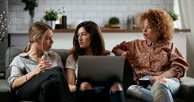  Woman exposes secret roommate’s friend to landlord after months of living for free in their apartment: ‘Girl you’re in my living room rent free’