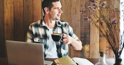 Man Refuses a Coffee Shop Regular’s Demand He Move Seats, Gets Stared at for 30 Minutes, So He Decides to Stay an Extra Hour for Spite