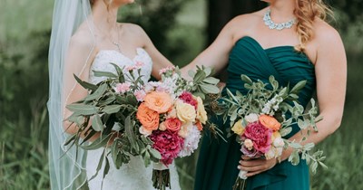Mom orders exact copy of 20-something daughter's wedding dress in blue to wear to her wedding, daughter calls her out
