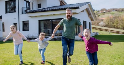 Dad moves out after maliciously complying with his HOA's 22+ rules 