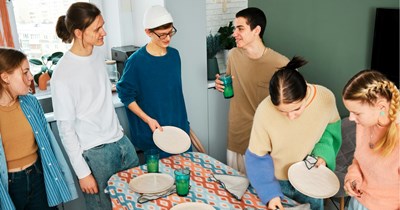 Friends leave dinner party early after host serves 'vegan lasagna': 'The “pasta” layers were lettuce leaves with slices of tomato and other raw vegetables'