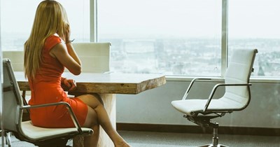 Employee plans to leave his job without notice and refuses to train his designated successor: 'If anything remotely related to "what she does" is brought up by the employees, I tell them that they'll have to reach out to her, and I can't help them'
