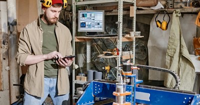Engineer kicks out friend-turned-partner after letting him buy into his already-thriving workshop for $1,700, watching him work two hours a day, and now the friend is demanding $3,000 and claims he owns the brand: 'My productivity literally doubled'