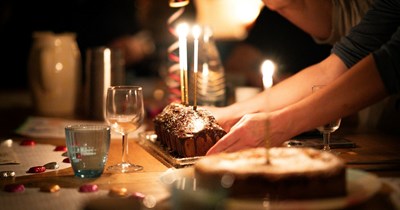 Restaurant sends $48 birthday dessert to the wrong table, then tries to make customer pay for its mistake: 'I never ordered it'