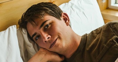 Parents Force 18-Year-Old Daughter Out of Her Bedroom so Her 22-Year-Old Unemployed Brother Can Sleep There Instead