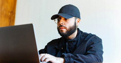 Boss forces employee to shave their beard 2 months into a job with no prior warning: 'They never once disclosed this'