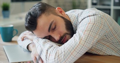 Employee takes an hour-long nap every day before shift starts until boss finds out, who demands they clock in early and work instead: ‘I'm thinking about calling it quits’