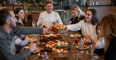 Mother-in-law invites everyone early to try to give her daughter-in-law strife about being late, but DIL catches onto her plan and calls her out: ‘[I] stewed in my pettiness.'