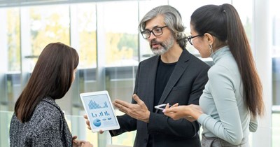 Boss Pressures Employees to Achieve AI Chatbot's Predictions, Freaks Out When Employees Don't Meet the Predictions Because The Chatbot Doesn't Understand Their Clients