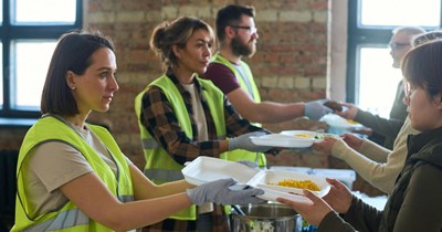Charity Makes Homeless People Pay $3 For Meals Made of Donated Food, Turns Homeless Man Away Who Doesn't Have $3 to Spare