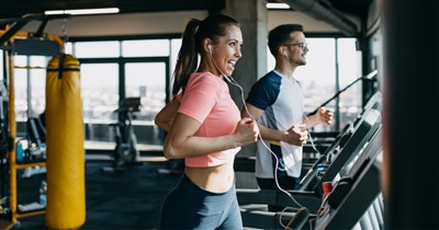 'WHY DID I KEEP TALKING:' Girl breaks the ice with gym crush just to babble about how sweaty she is, internet still approves of flirtation
