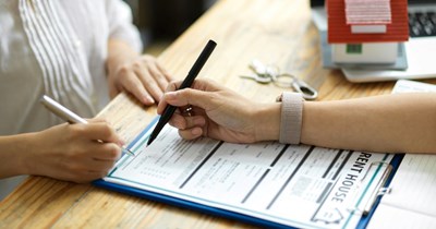 Landlord raises rent $115 only 3 days after tenant sign lease renewal, tenant claps back: 'You handled this so well'