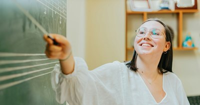 High school teacher learns a life lesson from her 10th-grade student after assigning the class a 20-page paper due in a week that she is “too lazy” to grade efficiently: 'She still had to give me an A.'