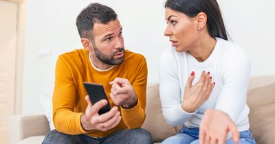 33-Year-Old Girlfriend Berates Boyfriend for Telling Her To Find a Job Because Her Contract Expires in 2.5 Months
