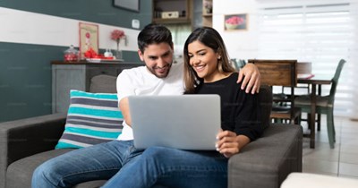 Guy talks trash about his boss to his girlfriend constantly, 1 year later finds out they're friends: 'The universe has a sense of humor'