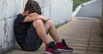 25-year-old son keeps his mom’s secret affair from his dad for 15 years and now feels guilty, internet assures him it's not his fault: “I didn't want him to feel hurt”