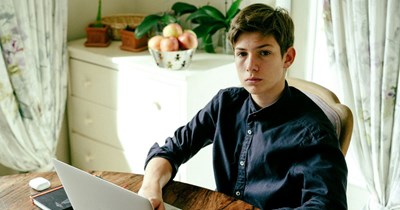 Older sister tells mom her14-year-old brother is using ChatGPT to do his French homework while mom spends money on a tutor: 'He hasn't spoken to me in a week.'