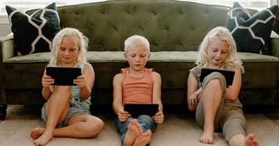 Uncle Tells Dad That His 4, 6, and 8-Year-Old's Behavioral Issues Can Be Explained By Their Unlimited iPad Access