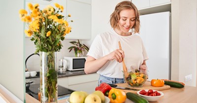 Gluten-allergic renter refuses to let sister move in unless she respects a completely gluten-free kitchen shared with girlfriend: 'This is about my health and safety'