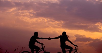 Girl breaks up with boyfriend after 6 years out of nowhere, soon, she starts a new relationship, they gather to chat, and he tells her she disgusts him: 'It makes me feel disgusted the way she has treated the end of the relationship.'