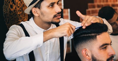 Frenchman pretends he is English and makes his barber believe he doesn’t speak a word of French for years to avoid small talk: ‘He doesn't speak a single word of english, the only few times we interacted I used google translate on my phone’