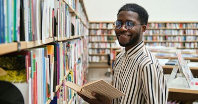 Bookstore boss asks employee to train new hire, employee discovers new hire is the bosses son going by a different last name: 'Nobody else on staff seems to know.'
