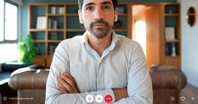 Job applicant attends Zoom interview, realizes interviewers are sharing a screen with messages about them: 'The worst interview of my life so far'