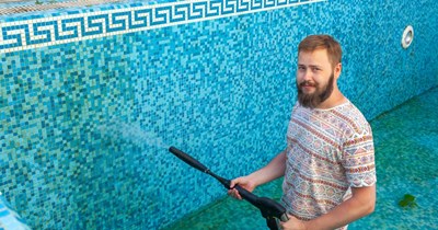 ‘Some customers make your job easier. Carol wasn’t one of them’: Pool cleaner’s difficult client Carol demands he vacuum her leaf-covered patio with a pool vacuum, then makes him assemble a pressure washer for free