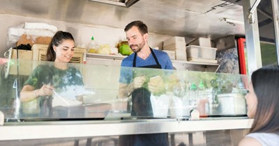 Food truck worker films his female coworker to prove to his girlfriend that he's not near her, boss tells the female employee that it's her problem to fix