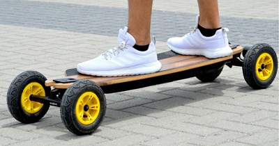 25-year-old man refuses to pay €59 replacement after they broke friend's €400 electric skateboard