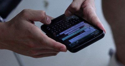 'She said she wasn't blowing up people's texts at midnight because it's illegal': Manager calls out their employee for texting work group chat around 12am