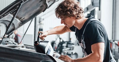 'Wouldn't it be worse for me to loiter?': Mechanic working 10 hour shifts gets reprimanded by boss for leaving 3 minutes early